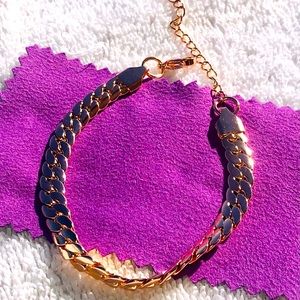 70.) New Yellow Gold Herringbone Chain Bracelet